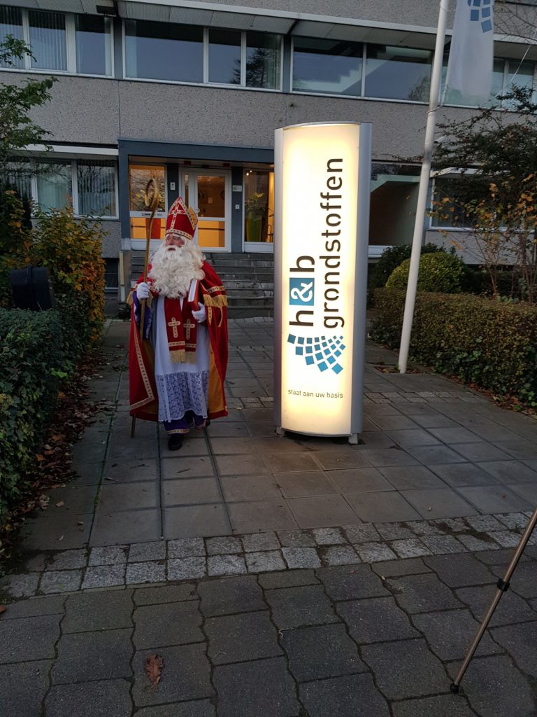 Sint op kantoor